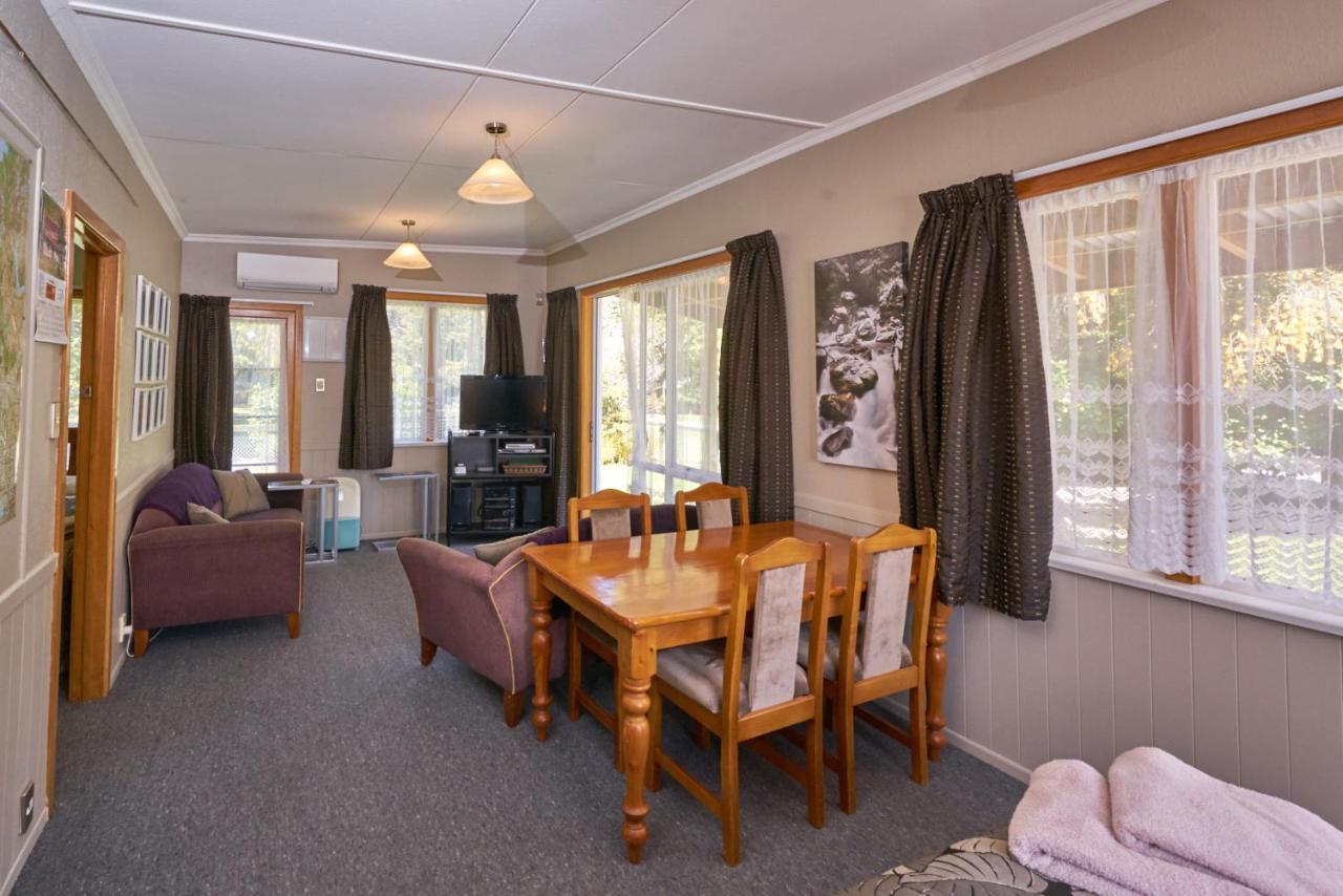 Accommodation Fiordland The Bach - One Bedroom Cottage At 226B Milford Road 蒂阿瑙湖 外观 照片